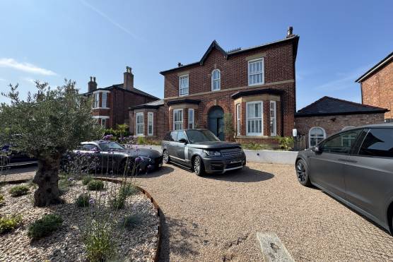 3570V 43 tv drama location house in Merseyside period property.jpg