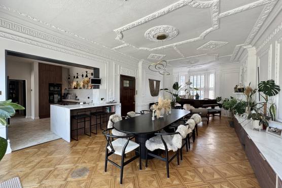 3570V 4 tv commercial location house in Merseyside open plan dining area