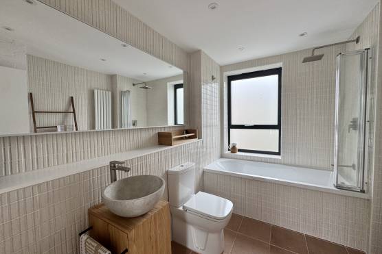 3571V 16 photo shoot location house in merseyside bathroom.jpg