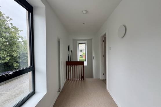 3571V 19 tv drama location house in Merseyside hallway.jpg