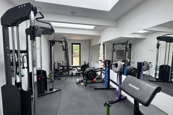 3571V 22 tv shoot location house in Merseyside home gym.jpg