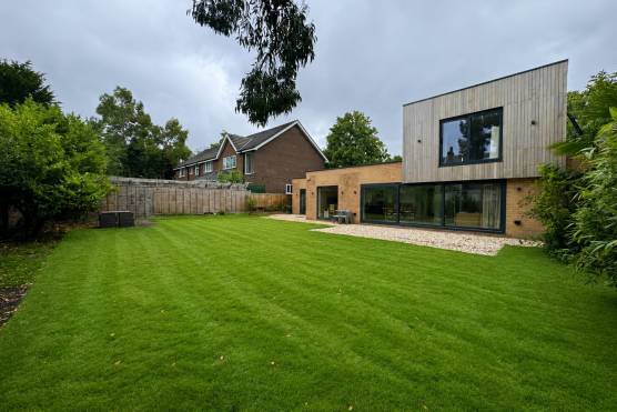 3571V-24-photo-shoot-location-house-in-Merseyside-contemporary-family-home-garden.jpg