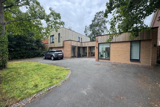3571V 27 tv shoot location house in Merseyside contemporary home with driveway.JPG