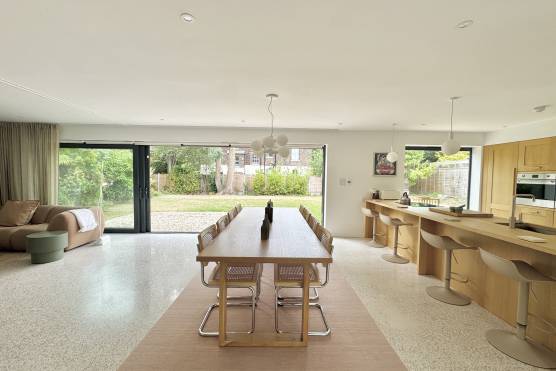 3571V 9 filming location house in Merseyside modern open plan kitchen.jpg