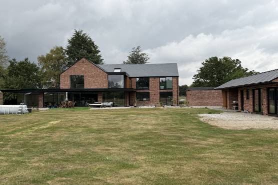 3572C 42 tv drama location house in Cheshire modern family home.JPG