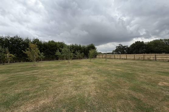 3572C 46 tv shoot location house in Cheshire large family garden.JPG