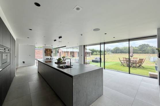 3572C 7 tv drama location house in Cheshire modern open plan kitchen .jpg