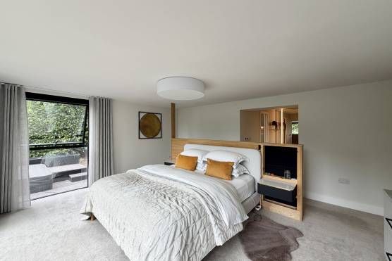 3573C-14-tv-commercial-lcoation-house-in-Cheshire-stylish-bedroom.jpg