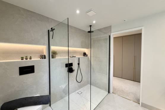 3573C 19 tv commercial location house in Cheshire bathroom.jpg