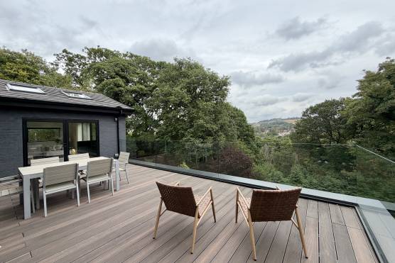 3573C 25 roof terrace with stunning views.jpg