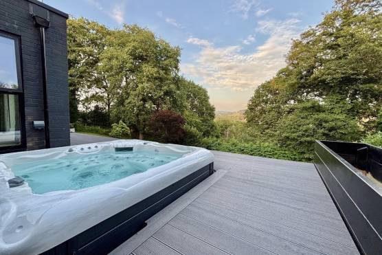 3573C-26-tv-shoot-location-house-in-Cheshire-roof-terrace-with-stunning-views-.jpg