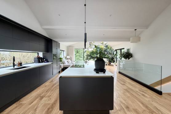 3573C 3 tv drama location house in Cheshire contemporary open plan kitchen.jpg