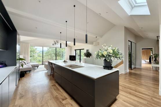 3573C 4 filming location house in Cheshire modern open plan kitchen.jpg