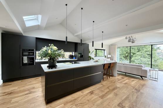 3573C 5 tv drama location house in Cheshire modern open plan kitchen.jpg