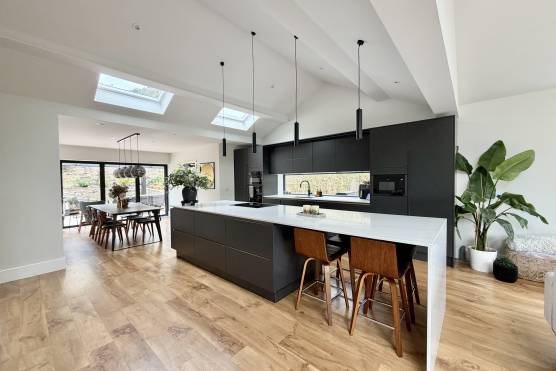 3573C-6-tv-shoot-location-house-in-Cheshire-modern-open-plan-kitchen-with-kitchen-island.jpg