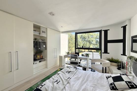 3574C 20 tv drama location house in Cheshire kids bedroom.jpg
