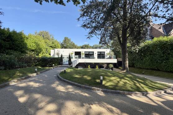 3574C 36 filming location house in Chesire contemporary home.jpg