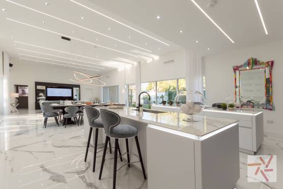 3383V 11 tv shoot location house in Merseyside modern family home with open plan kitchen.jpg