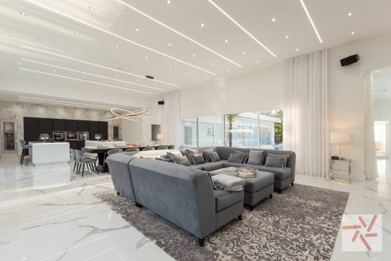 3383V 12 photo shoot location house in Merseyside contemporary family home with large open plan kitchen and living area.jpg