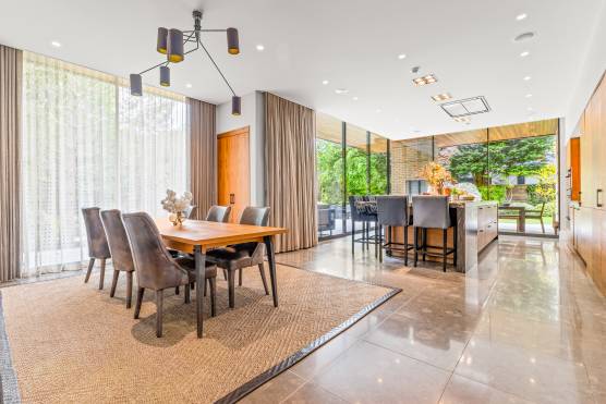 3575C 3 tv shoot location house in Cheshire modern open plan kitchen and dining area.JPG
