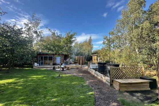 3578N-1-photo-shoot-location-North-Yorkshire-sauna-and-outdoor-cold-plunge.jpg
