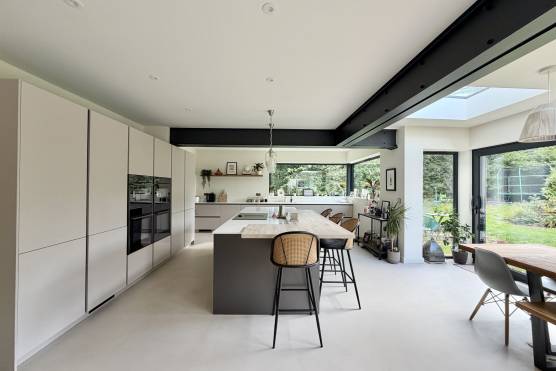 3580M 1 filming location house in Manchester modern open plan kitchen..jpg