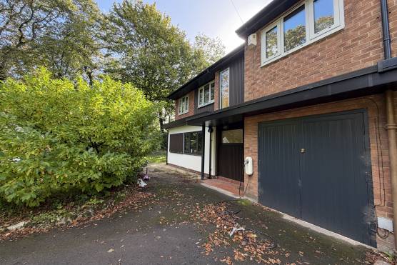 3580M 26 tv drama location house in Manchester doorway.JPG