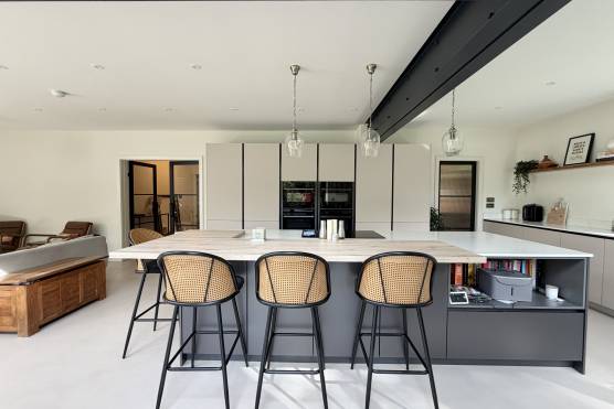 3580M-6-tv-drama-location-house-in-Manchester-modern-open-plan-kitchen-with-kitchen-island.jpg