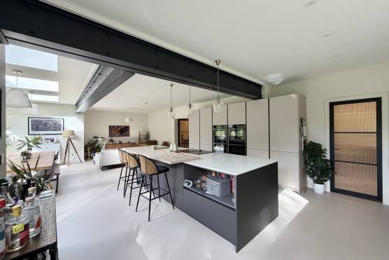 3580M 7 filming location house in Manchester modern open plan kitchen.jpg