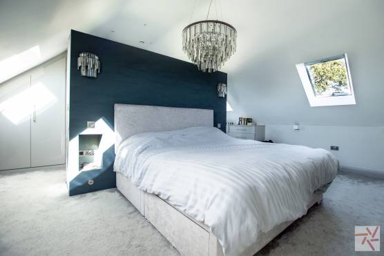 3155C 13 photo shoot location in cheshire master bedroom