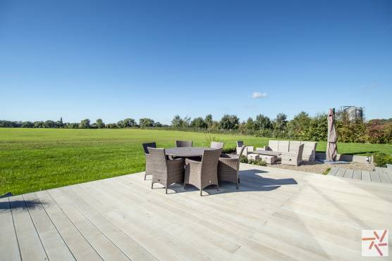 3155C 15 filming location in cheshire garden for furniture shoot