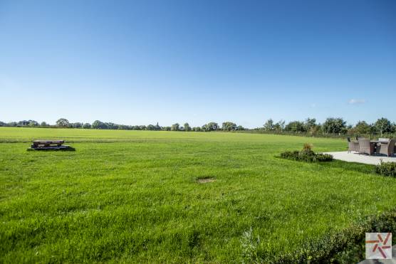 3155C 16 photo shoot location in cheshire garden overlooking farmland