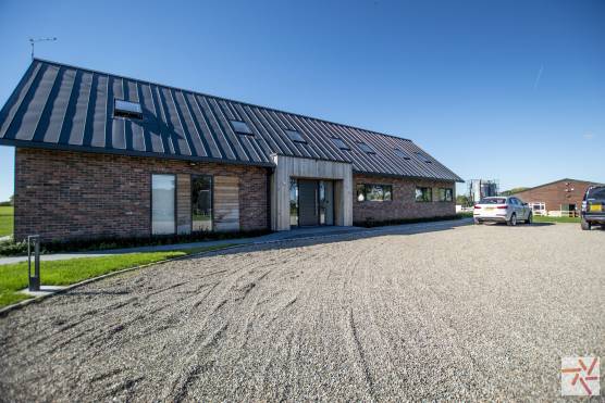 3155C 18 photo shoot location in cheshire modern family home 