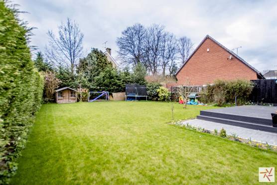 3183W 15 film location house in West Yorkshire family garden