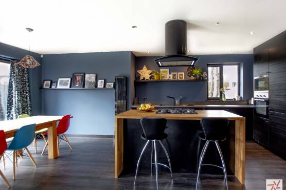 3183W 3 tv commercial location house in Leeds kitchen island