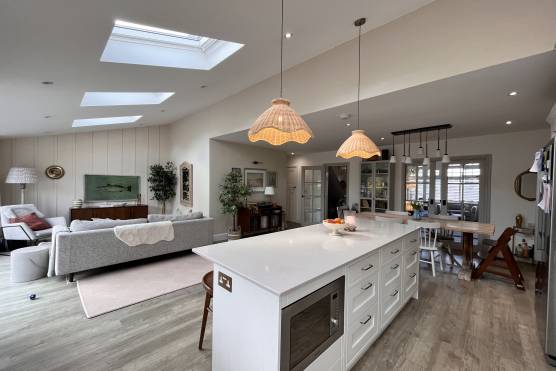 3437C 5 filming location house in Cheshire stylish open plan kitchen