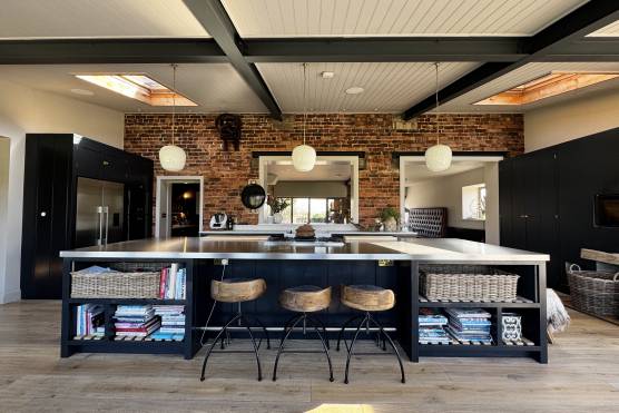 3530C 2 tv shoot location house in Cheshire with industrial style open plan kitchen