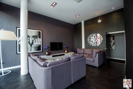 3260V-1-photo-shoot-location-in-liverpool-apartment-hotel-stylish-living-area.jpg